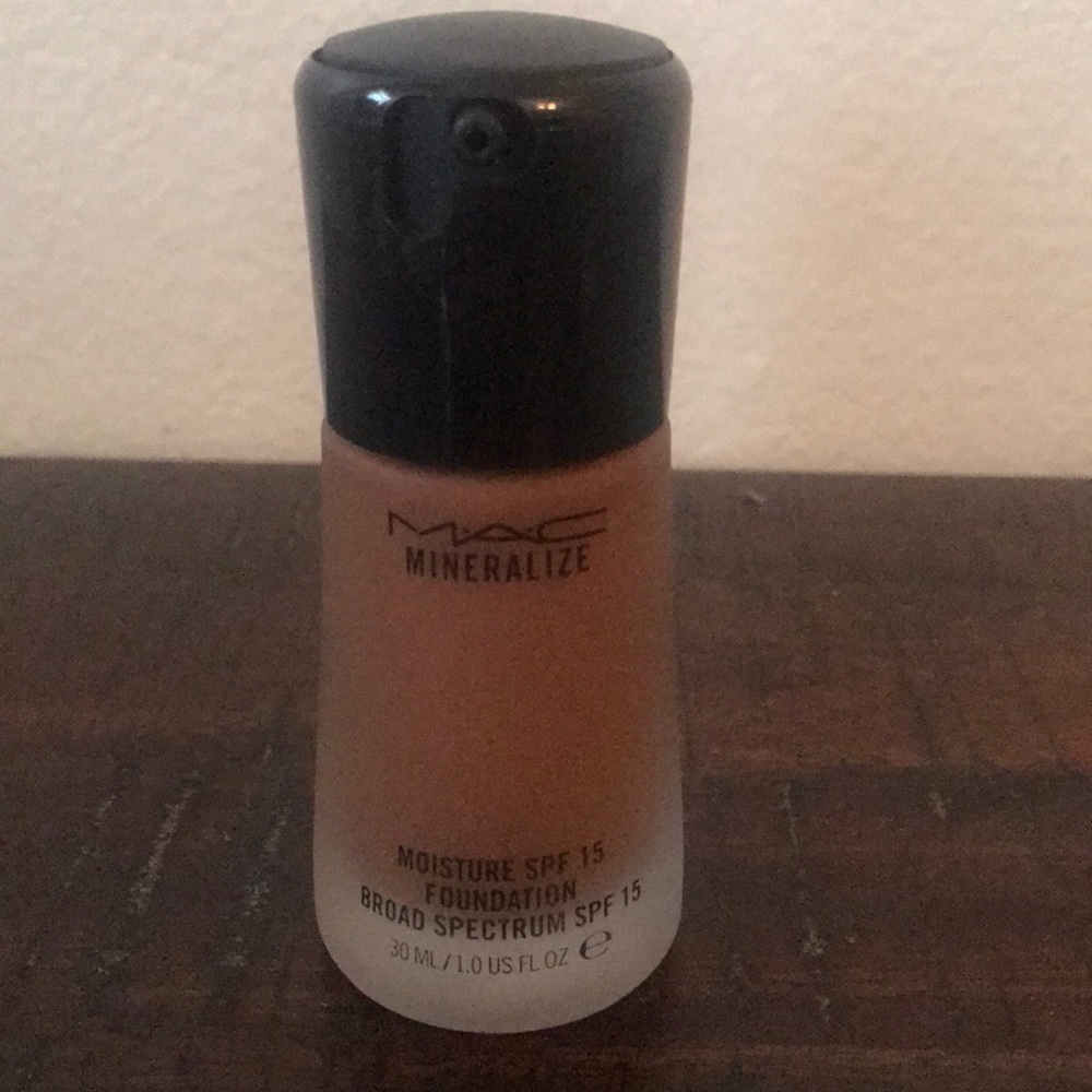 MAC Cosmetics Mineralized Liquid Foundation